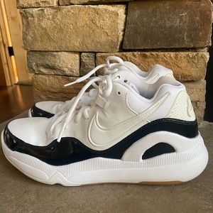 Nike Men’s Basketball Shoe